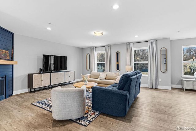 202 Oakwood Street, Holly Village, MI 48442