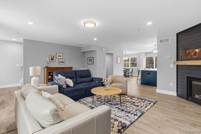 202 Oakwood Street, Holly Village, MI 48442