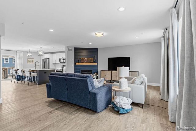 202 Oakwood Street, Holly Village, MI 48442