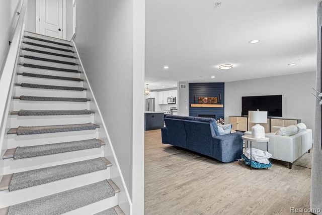 202 Oakwood Street, Holly Village, MI 48442