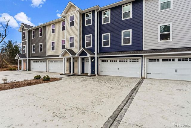 202 Oakwood Street, Holly Village, MI 48442