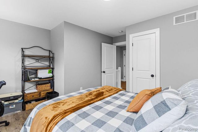 202 Oakwood Street, Holly Village, MI 48442