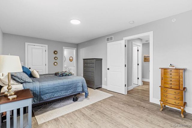 202 Oakwood Street, Holly Village, MI 48442