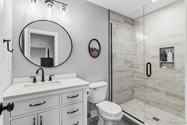 202 Oakwood Street, Holly Village, MI 48442