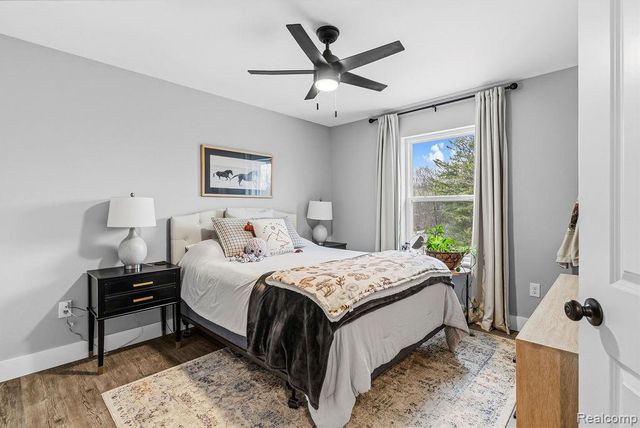 202 Oakwood Street, Holly Village, MI 48442