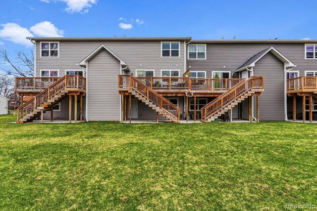 202 Oakwood Street, Holly Village, MI 48442