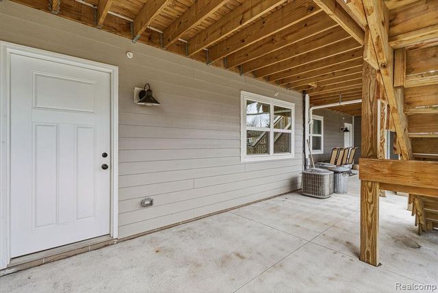 202 Oakwood Street, Holly Village, MI 48442