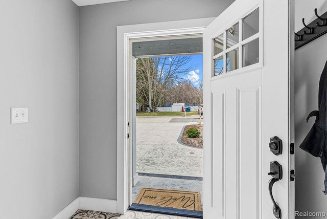 202 Oakwood Street, Holly Village, MI 48442