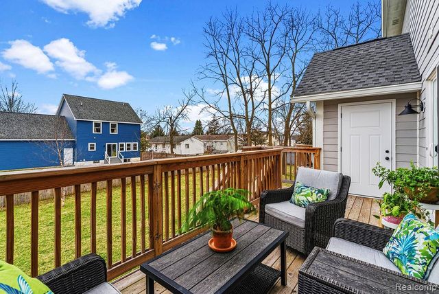 202 Oakwood Street, Holly Village, MI 48442