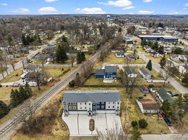 202 Oakwood Street, Holly Village, MI 48442