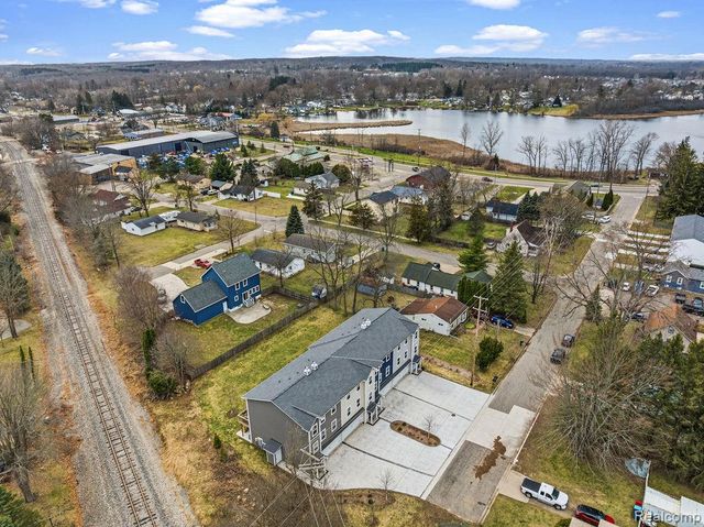 202 Oakwood Street, Holly Village, MI 48442