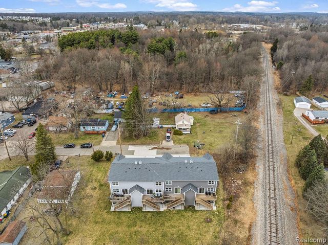 202 Oakwood Street, Holly Village, MI 48442