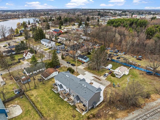 202 Oakwood Street, Holly Village, MI 48442