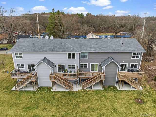 202 Oakwood Street, Holly Village, MI 48442