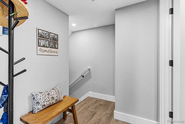 202 Oakwood Street, Holly Village, MI 48442