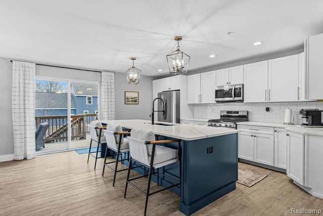 202 Oakwood Street, Holly Village, MI 48442