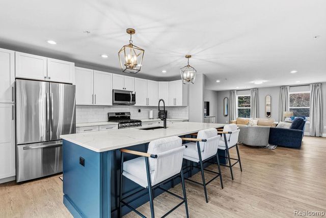 202 Oakwood Street, Holly Village, MI 48442