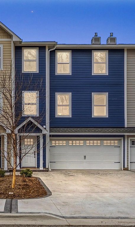 202 Oakwood Street, Holly Village, MI 48442