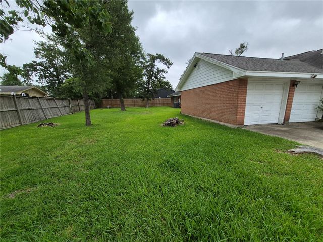 814 Oak Leaf Street, La Porte, TX 77571