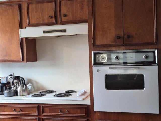 814 Oak Leaf Street, La Porte, TX 77571
