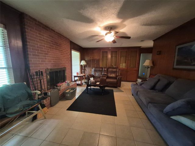 814 Oak Leaf Street, La Porte, TX 77571