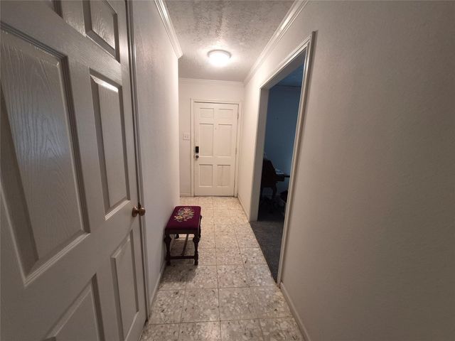 814 Oak Leaf Street, La Porte, TX 77571