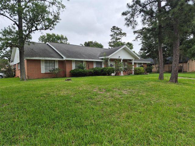 814 Oak Leaf Street, La Porte, TX 77571