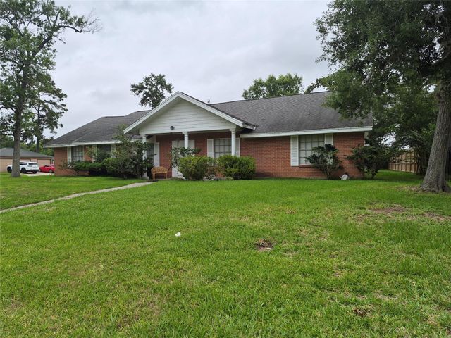 814 Oak Leaf Street, La Porte, TX 77571