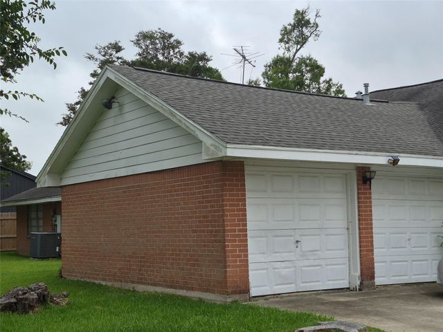 814 Oak Leaf Street, La Porte, TX 77571