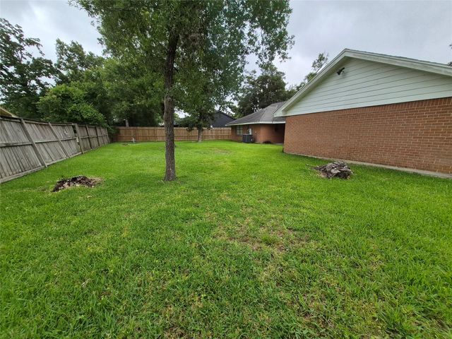 814 Oak Leaf Street, La Porte, TX 77571
