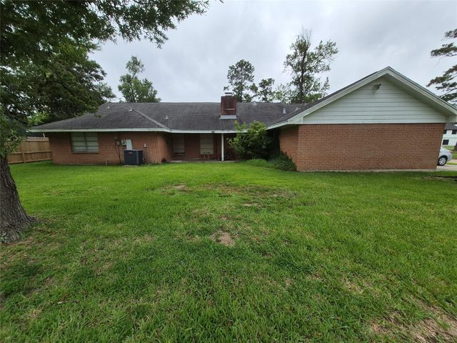 814 Oak Leaf Street, La Porte, TX 77571