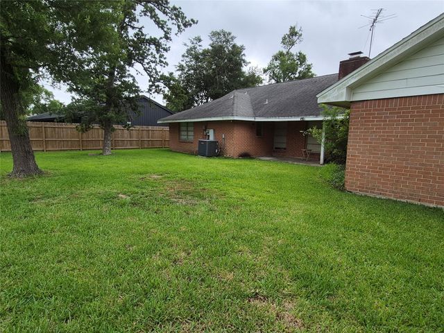 814 Oak Leaf Street, La Porte, TX 77571