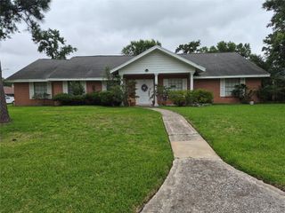 814 Oak Leaf Street, La Porte, TX 77571