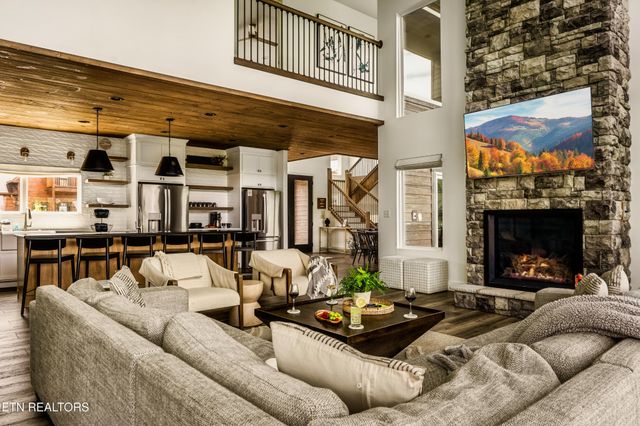 712 Bear Walk Way, Gatlinburg, TN 37738