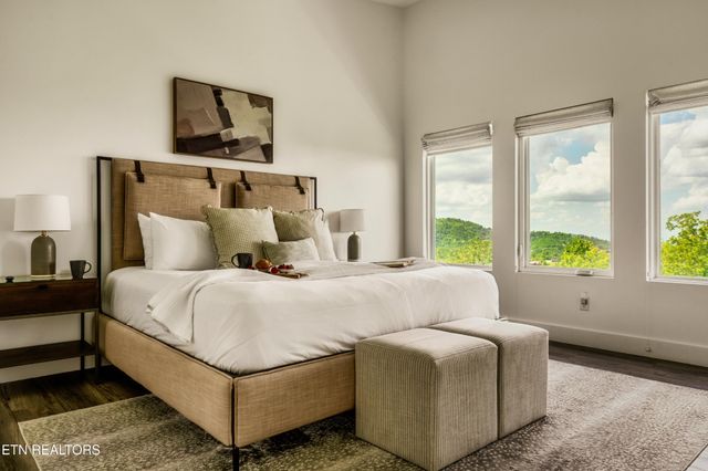 712 Bear Walk Way, Gatlinburg, TN 37738