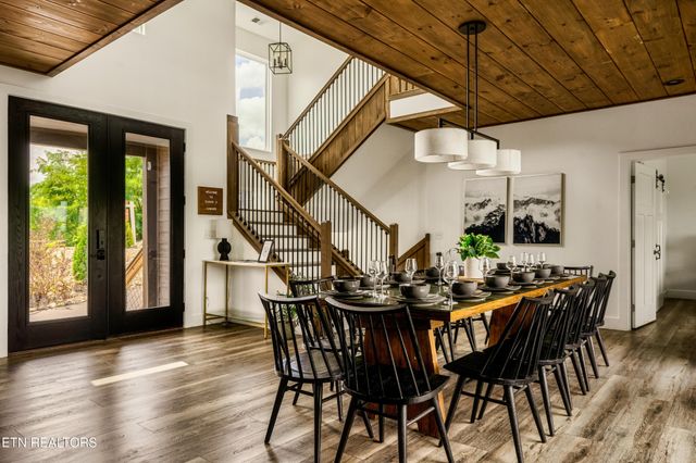 712 Bear Walk Way, Gatlinburg, TN 37738