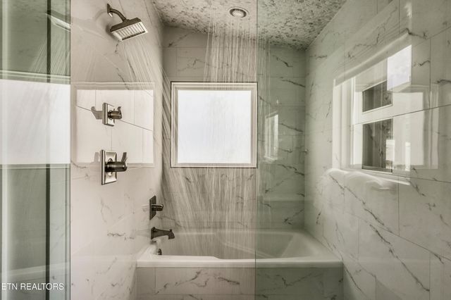 712 Bear Walk Way, Gatlinburg, TN 37738