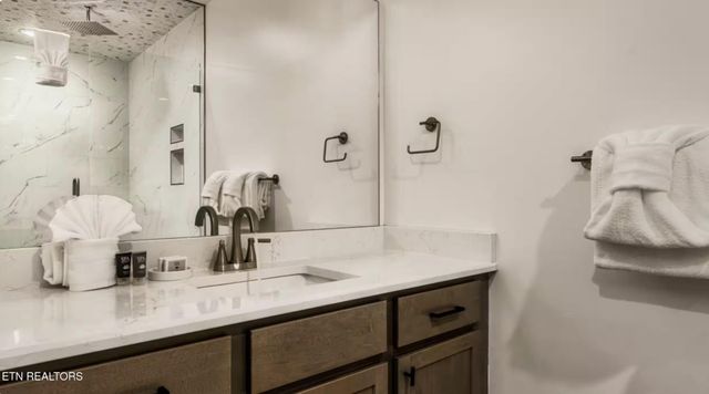 712 Bear Walk Way, Gatlinburg, TN 37738