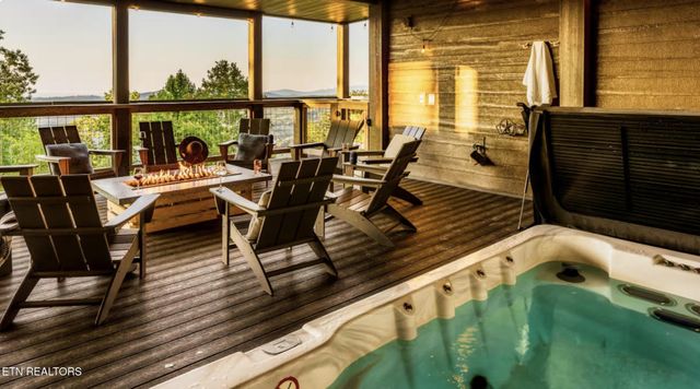 712 Bear Walk Way, Gatlinburg, TN 37738