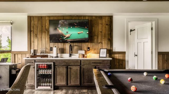 712 Bear Walk Way, Gatlinburg, TN 37738