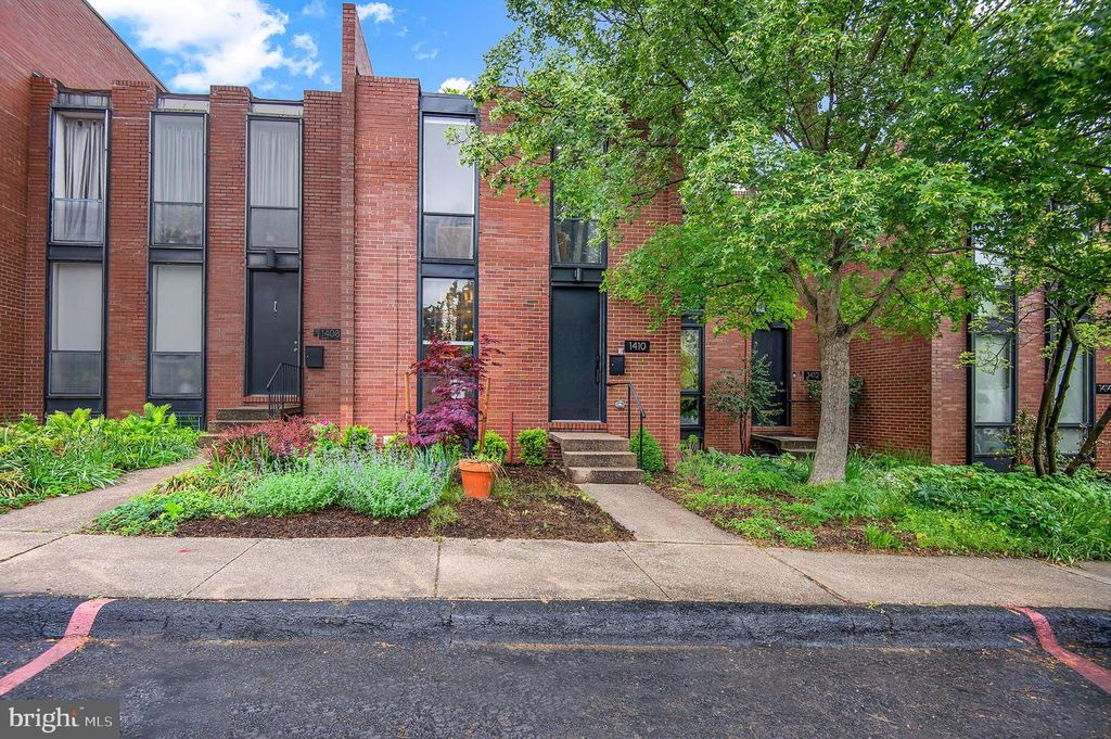 Image 3 of property listing at 1410 MASON ST, Baltimore, MD 21217