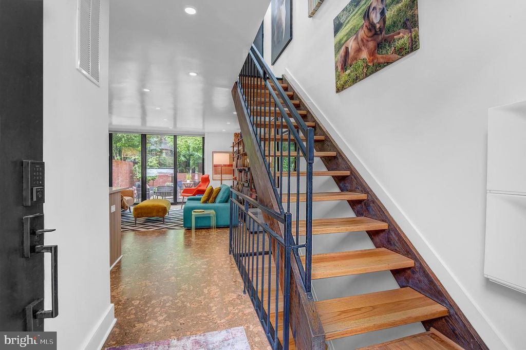 Image 5 of property listing at 1410 MASON ST, Baltimore, MD 21217