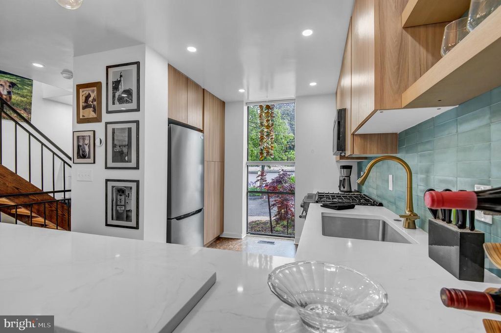 Image 6 of property listing at 1410 MASON ST, Baltimore, MD 21217