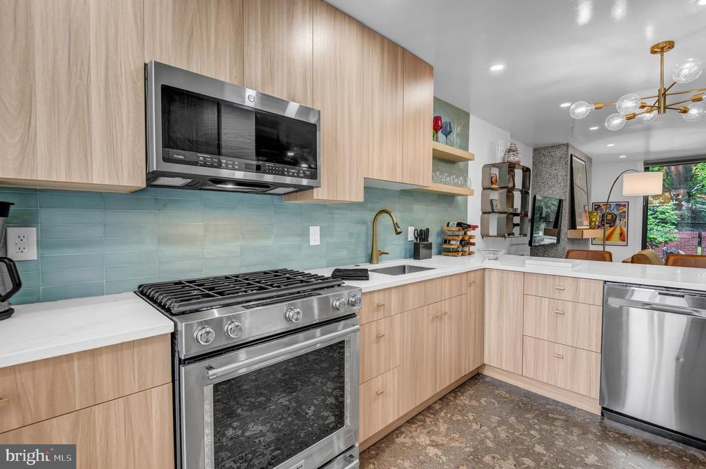 Image 7 of property listing at 1410 MASON ST, Baltimore, MD 21217