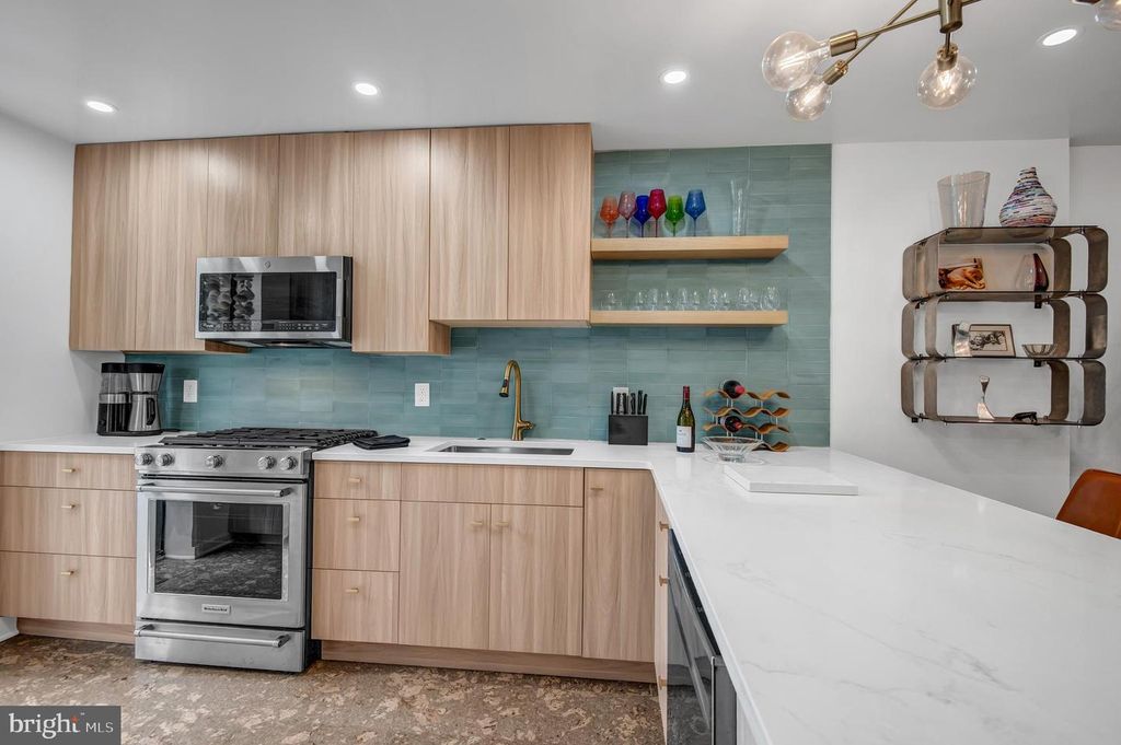 Image 8 of property listing at 1410 MASON ST, Baltimore, MD 21217