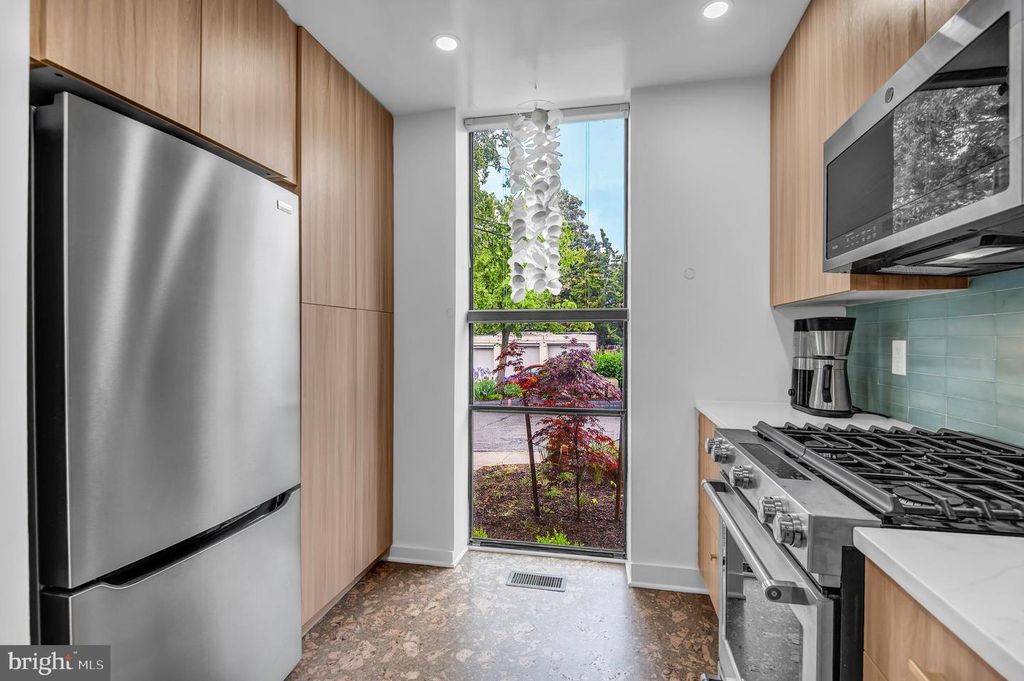 Image 9 of property listing at 1410 MASON ST, Baltimore, MD 21217