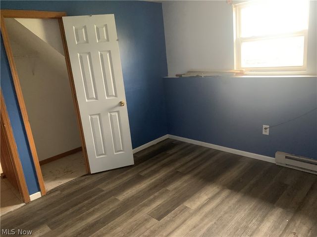 238 Raymond Avenue NW, Warren, OH 44483