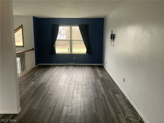 238 Raymond Avenue NW, Warren, OH 44483