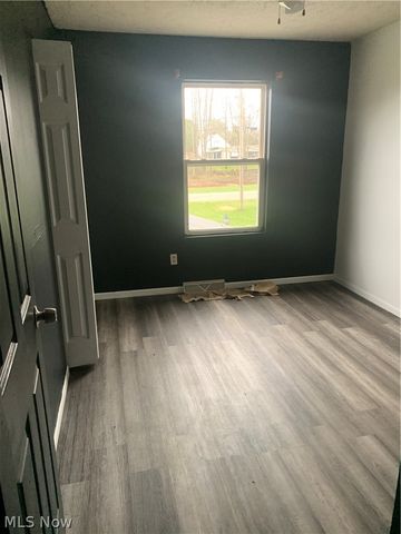 238 Raymond Avenue NW, Warren, OH 44483