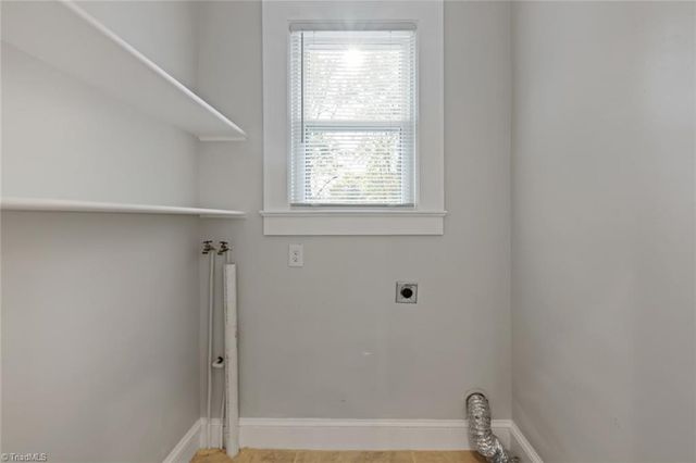 1015 S Hawthorne Road, Winston-salem, NC 27103
